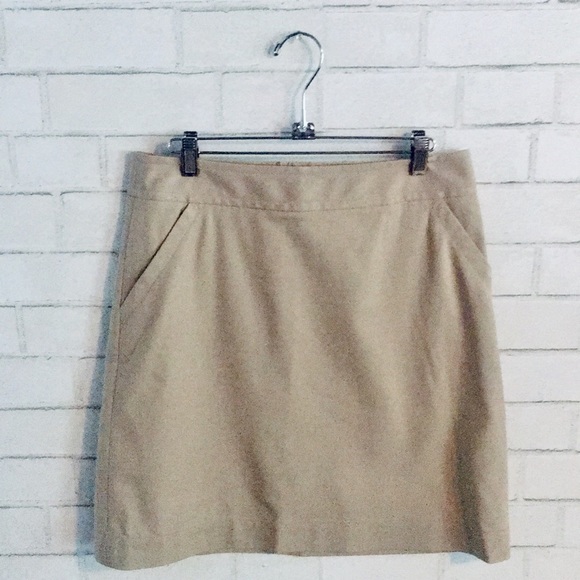 Banana Republic Dresses & Skirts - Banana Republic mini skirt with pockets